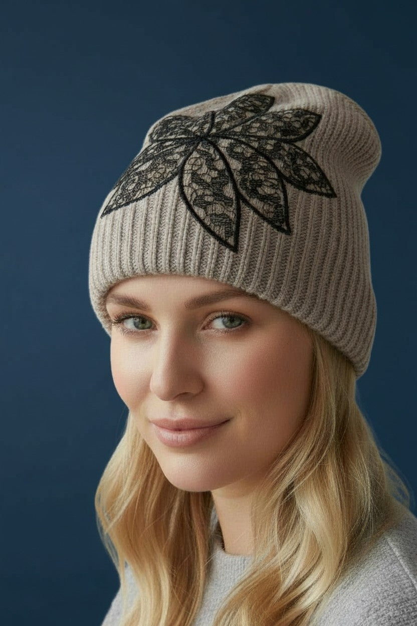 CAPPELLO PURA LANA CON RICAMO