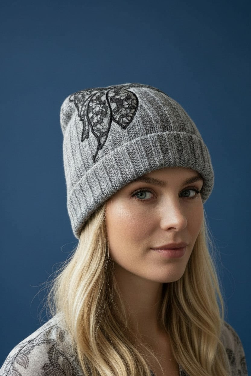 CAPPELLO PURA LANA CON RICAMO